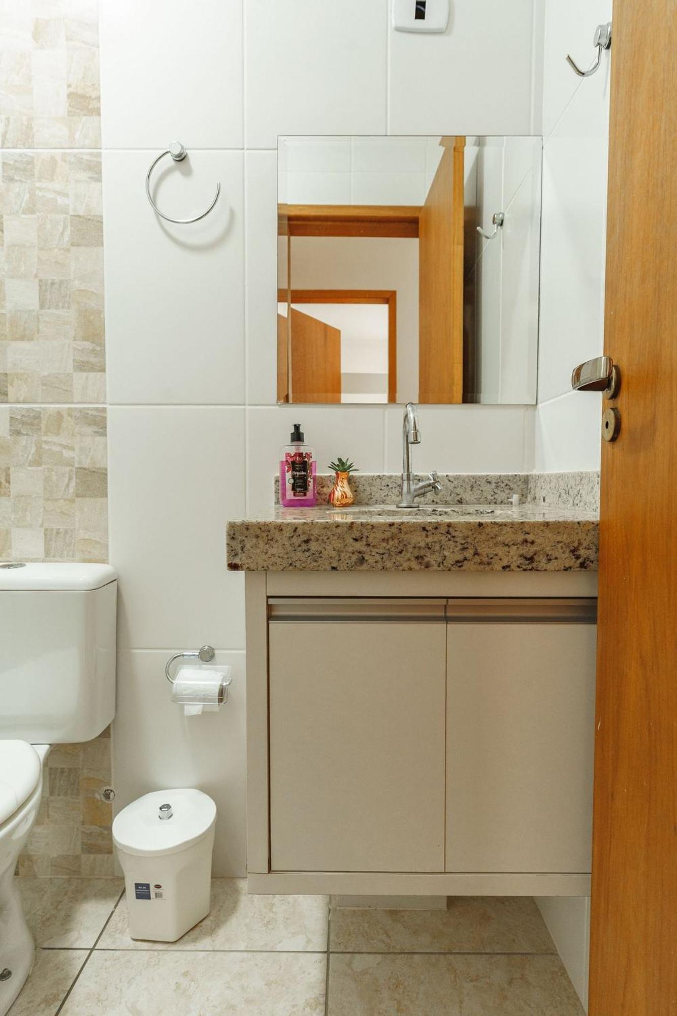Apto Toninhas C/ar Condicionado E Piscina Casa de férias *
