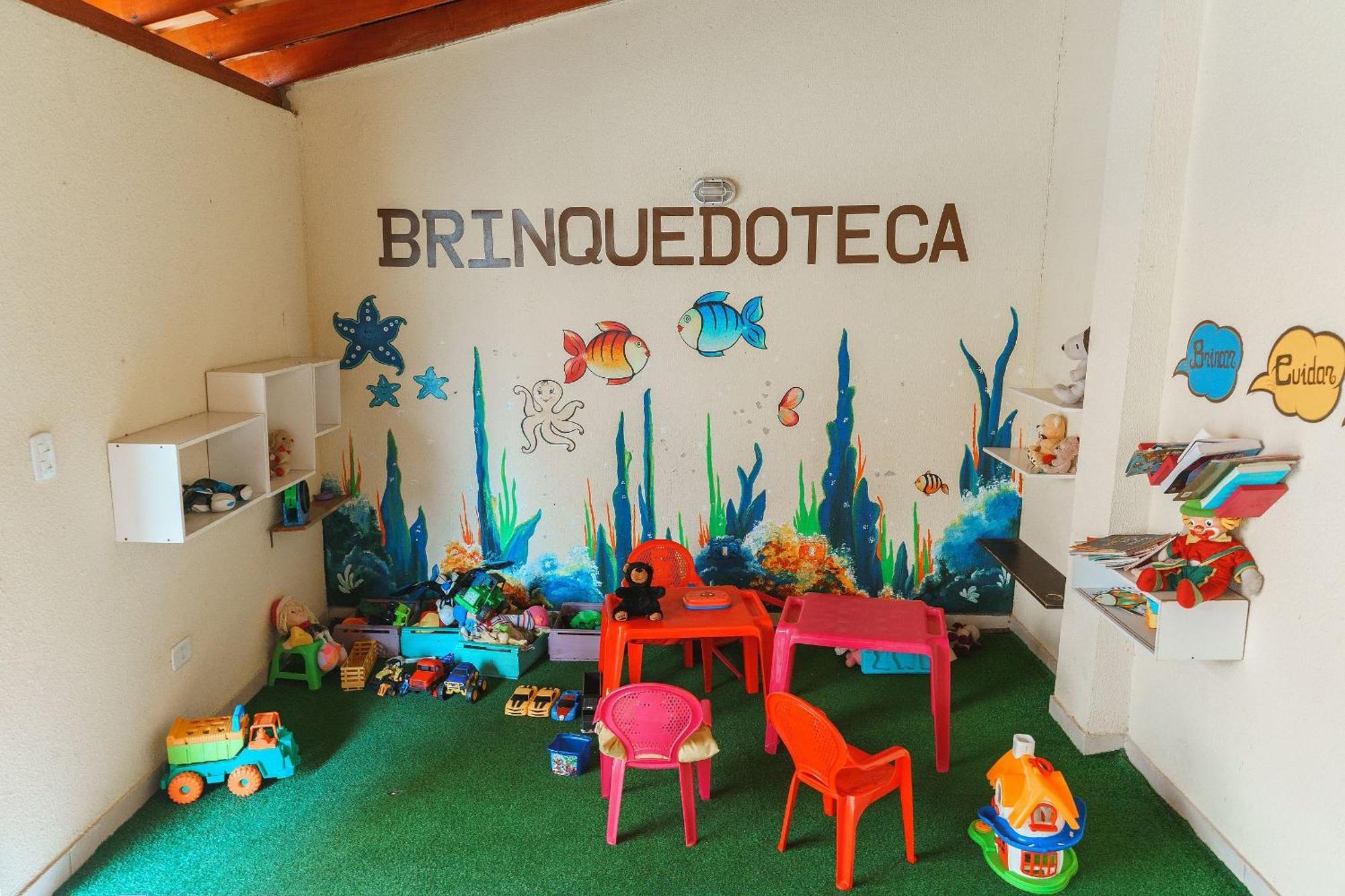 Apto Toninhas C/ar Condicionado E Piscina Casa de férias *